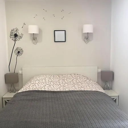 Holiday home Petite Maison Au Calme Avec Jardin Clim Et Parking