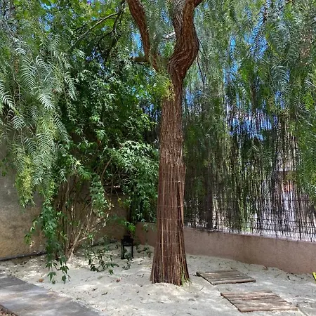 Petite Maison Au Calme Avec Jardin Clim Et Parking 酒店 3*